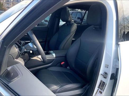 Used 2025 Mercedes-Benz GLC 300 4MATIC image 6