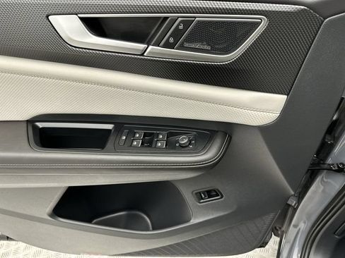 Certified 2025 Volkswagen Atlas Cross Sport SEL Premium R-Line AWD/4WD image 16