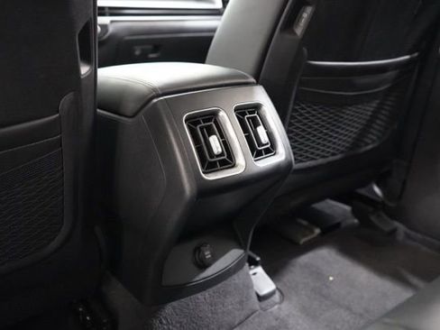 Used 2024 Kia Sorento S image 31