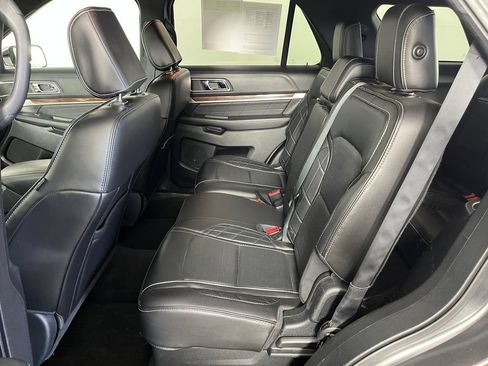 Used 2018 Ford Explorer Platinum AWD/4WD image 12