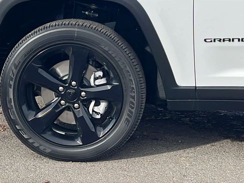 New 2025 Jeep Grand Cherokee L Altitude image 9