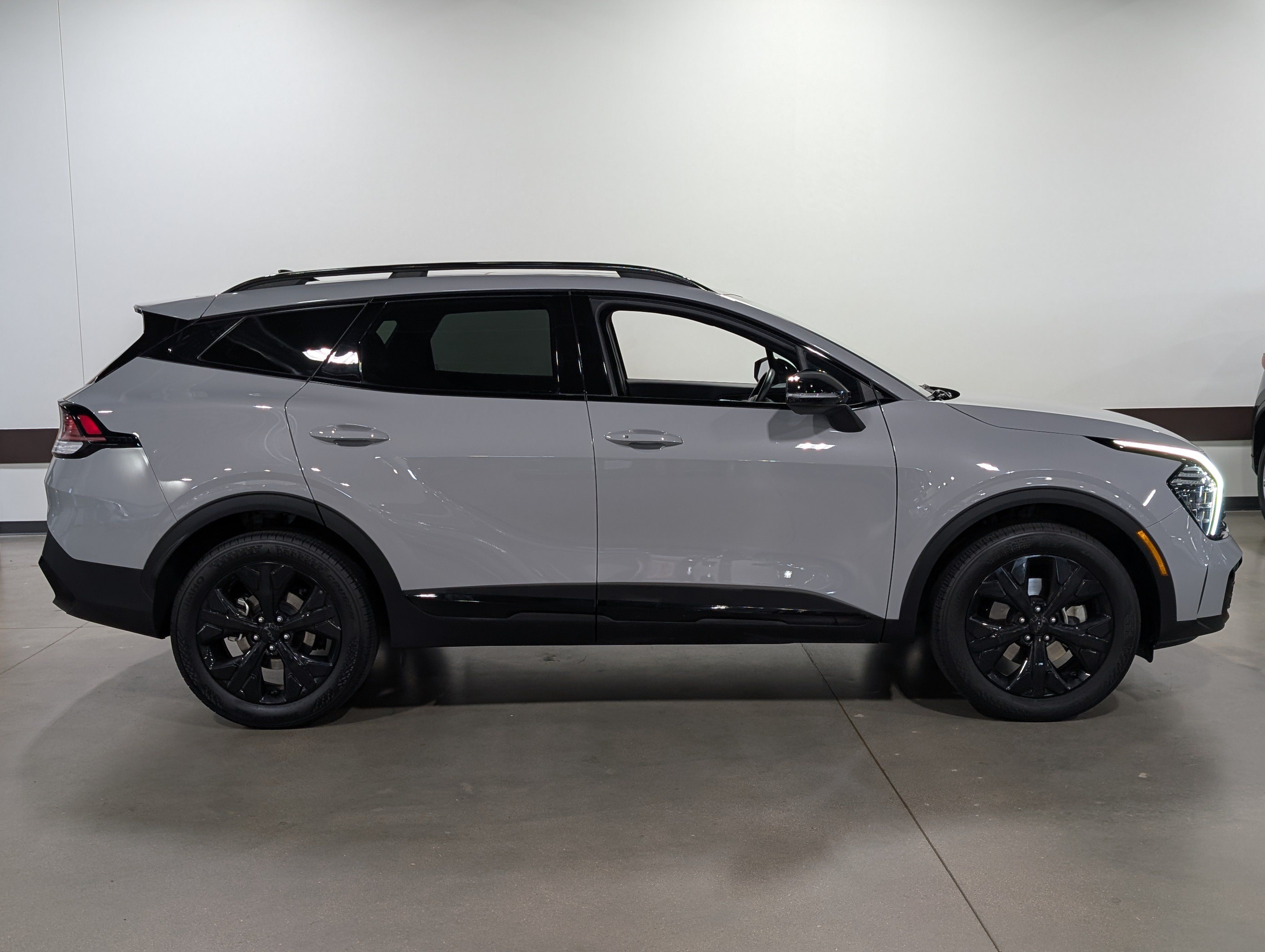 Used 2025 Kia Sportage X-Line w/ Premium Package AWD/4WD image 2
