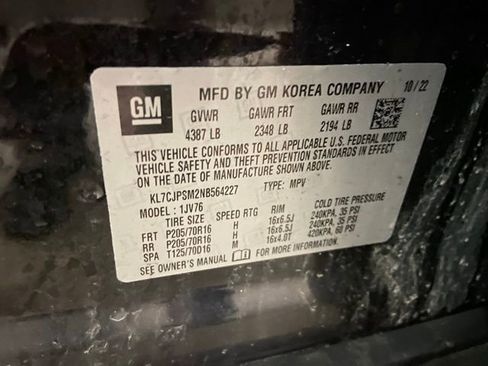 Used 2022 Chevrolet Trax LT w/ LT Convenience Package AWD/4WD image 42