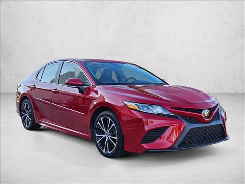 Used 2019 Toyota Camry SE image 3