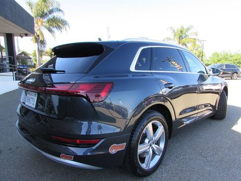 Used 2019 Audi e-tron Prestige w/ Prestige Package AWD/4WD image 7