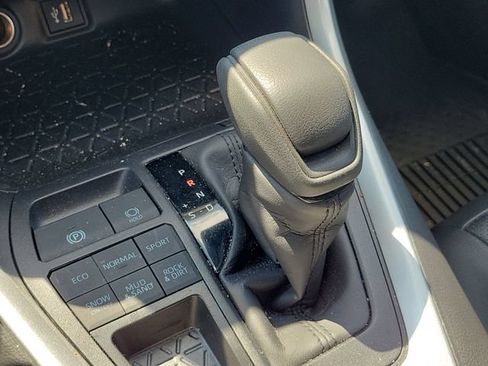 Used 2025 Toyota RAV4 LE AWD/4WD image 33