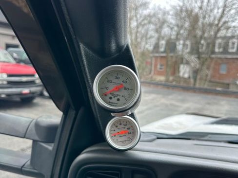 Used 2004 Chevrolet Silverado 2500 LT w/ Heavy-Duty Power Package image 16