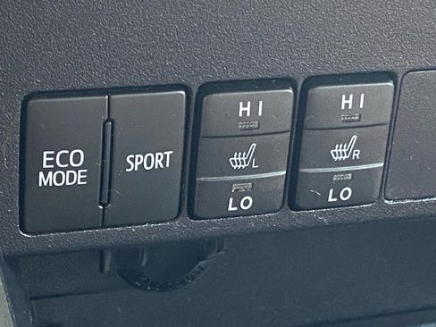 Used 2014 Toyota RAV4 Limited w/ Technology Package AWD/4WD image 18
