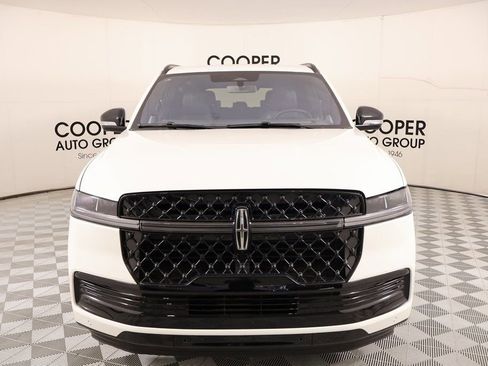 New 2025 Lincoln Navigator Reserve w/ Jet Appearance Package AWD/4WD image 9