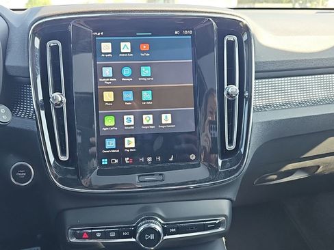 Certified 2025 Volvo XC40 B5 Plus AWD/4WD image 6