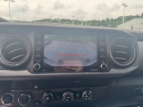 Used 2020 Toyota Tacoma TRD Sport AWD/4WD image 16