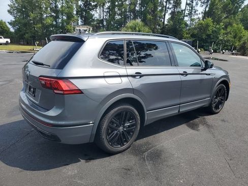 Used 2022 Volkswagen Tiguan SE R-Line FWD image 6