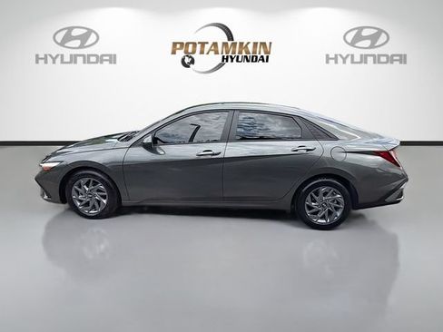 Used 2024 Hyundai Elantra SEL FWD image 8