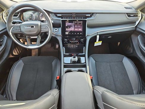 New 2025 Jeep Grand Cherokee Altitude image 15