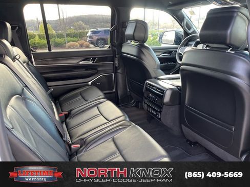 Used 2024 Jeep Wagoneer Series II w/ Flexible Seating Group image 26