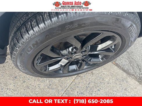 Used 2017 Land Rover Discovery Sport HSE image 32