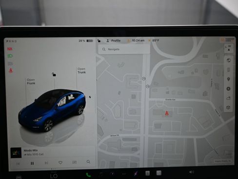 Used 2023 Tesla Model Y Long Range AWD/4WD image 13