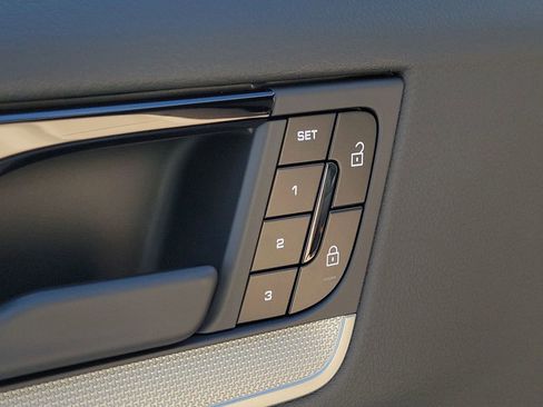 New 2026 Porsche Cayenne image 25