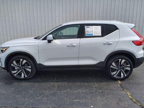 Used 2024 Volvo XC40 B5 Ultimate w/ Protection Package Premier AWD/4WD image 8