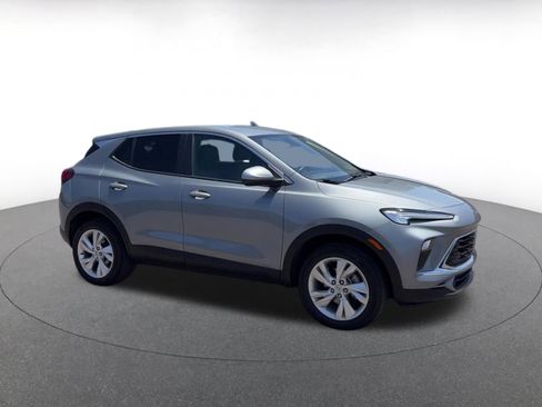 Used 2025 Buick Encore GX Preferred AWD/4WD image 2