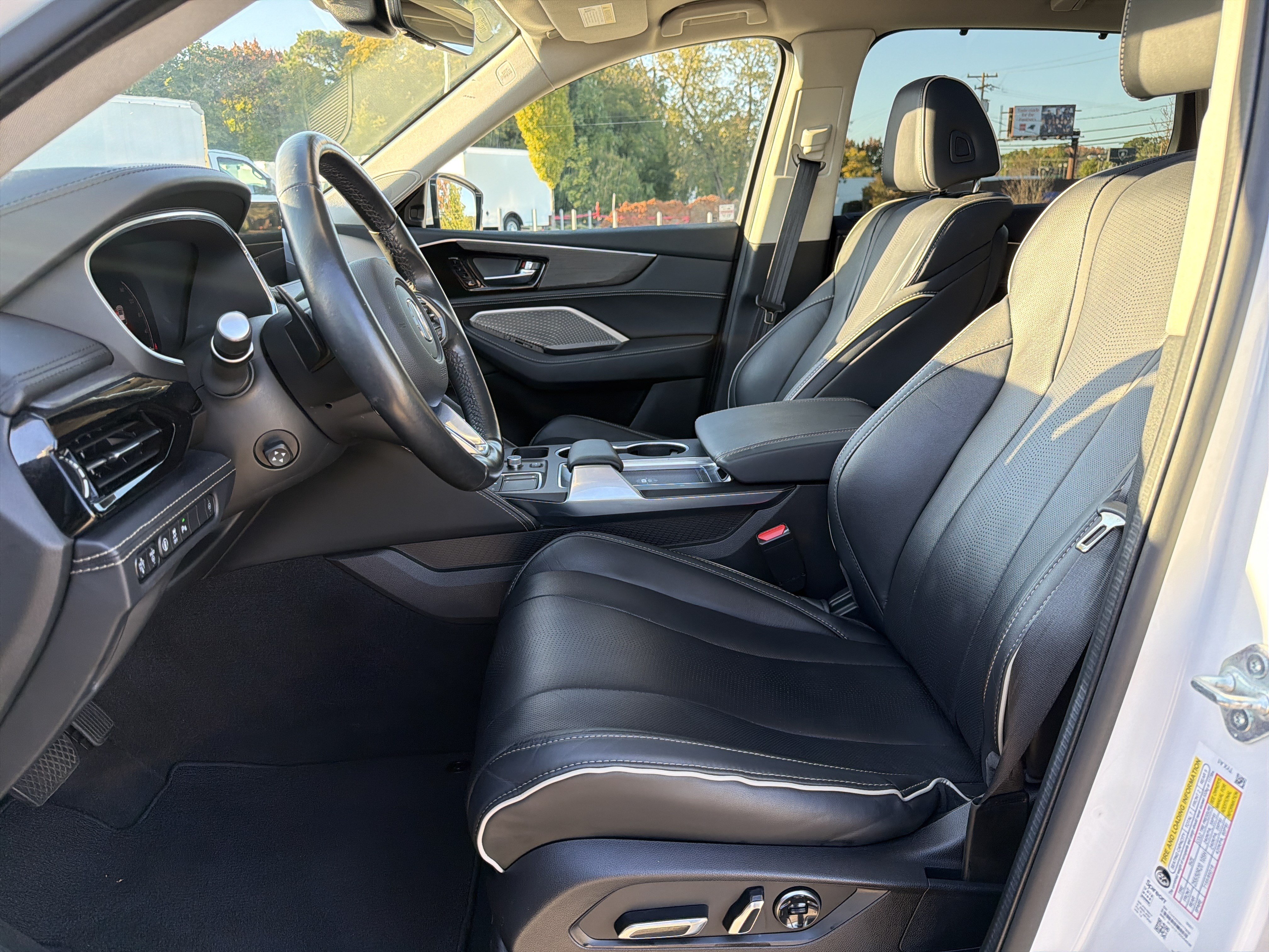 Used 2023 Acura MDX w/ Advance Package AWD/4WD image 16