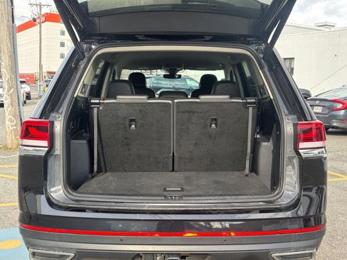 Used 2025 Volkswagen Atlas SE image 29