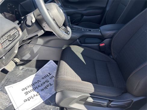 Used 2025 Honda HR-V Sport image 12