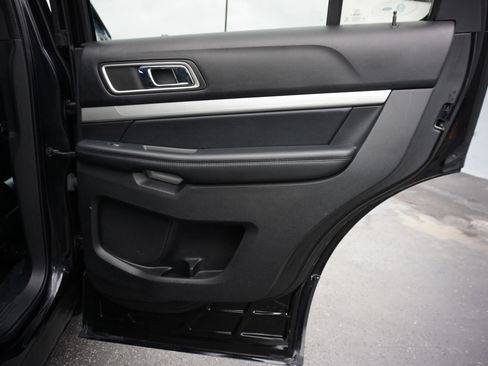 Used 2016 Ford Explorer XLT w/ Equipment Group 202A AWD/4WD image 13