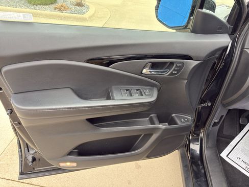 Used 2021 Honda Pilot Touring image 13