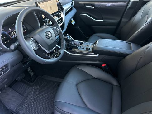 New 2026 Toyota Highlander Limited AWD/4WD image 11