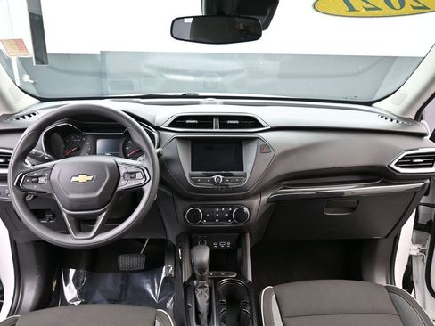 Used 2021 Chevrolet TrailBlazer LT w/ LPO, Blackout Package image 9