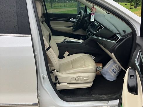 Used 2024 Buick Enclave Essence w/ Sport Touring Edition AWD/4WD image 4