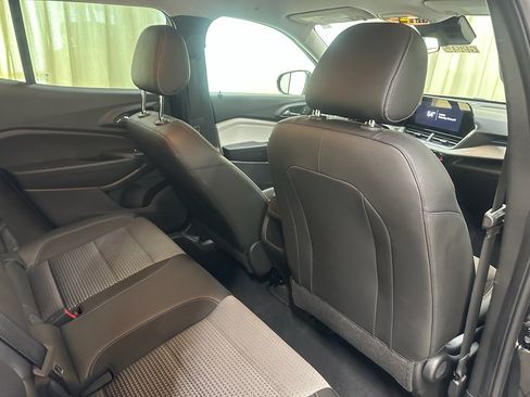 Certified 2025 Chevrolet Trax LT w/ LT Convenience Package image 21