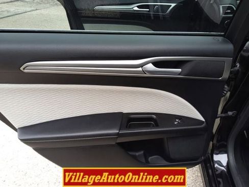 Used 2019 Ford Fusion SE w/ Equipment Group 151A image 24