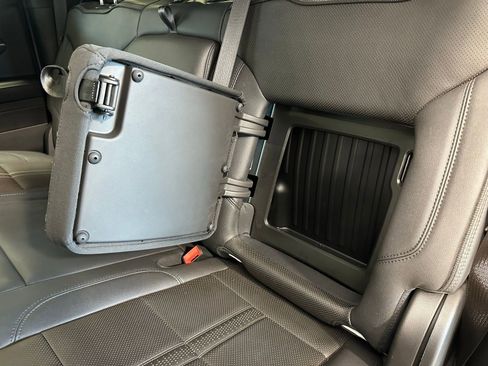 Used 2024 Chevrolet Silverado 1500 High Country image 39