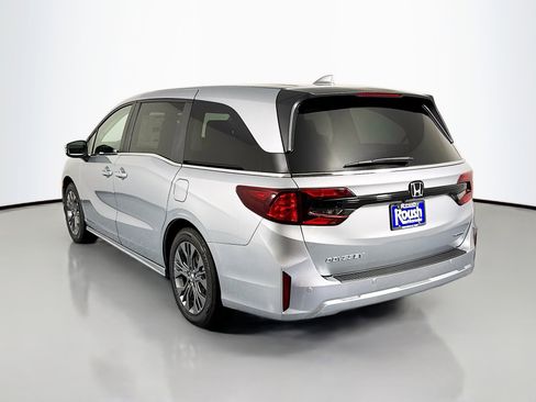 New 2026 Honda Odyssey Touring image 7