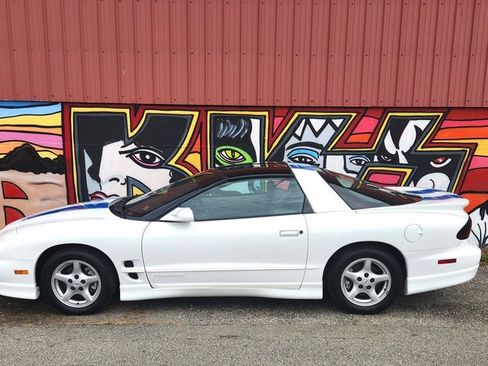 Used 1999 Pontiac Firebird Formula w/ Opt Pkg image 2