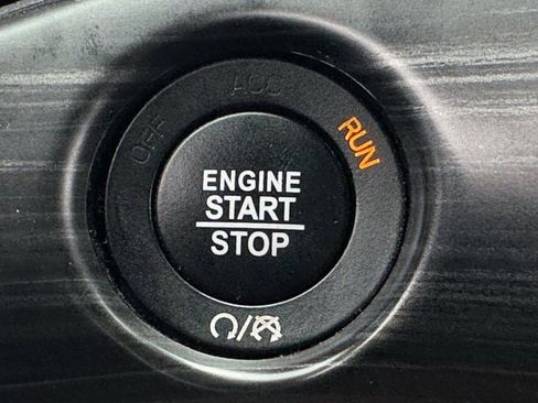 Used 2022 Jeep Grand Cherokee Limited image 23