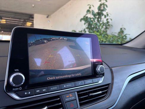 Used 2025 Nissan Altima 2.5 SV FWD image 24