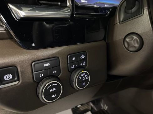 Used 2025 Chevrolet Silverado 1500 LTZ AWD/4WD image 24