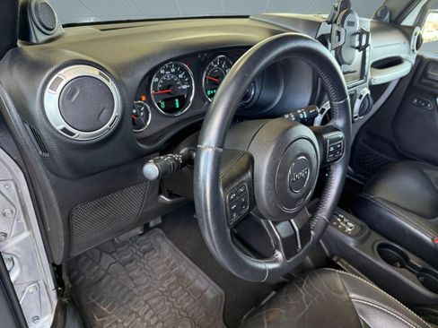 Used 2014 Jeep Wrangler Unlimited Sahara w/ Connectivity Group image 4