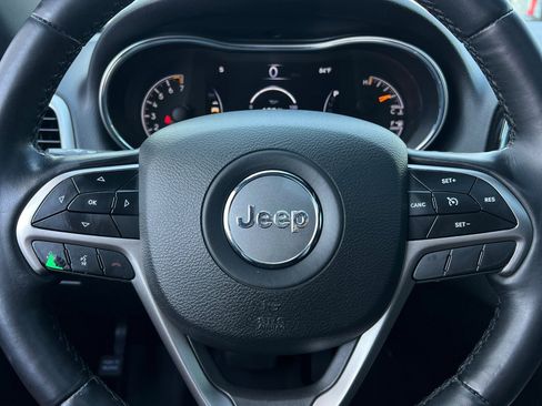 Used 2021 Jeep Grand Cherokee Laredo X AWD/4WD image 32