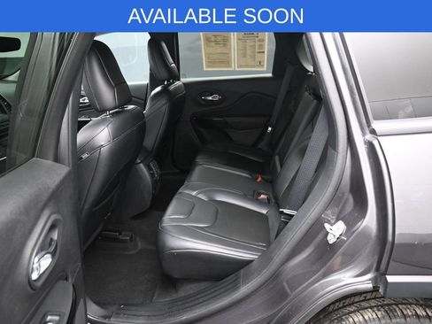 Used 2021 Jeep Cherokee Latitude Plus AWD/4WD image 28