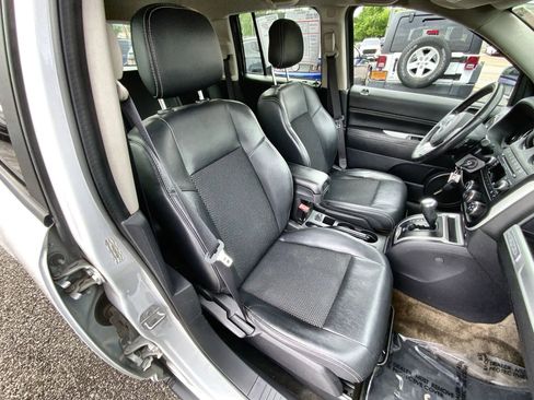 Used 2017 Jeep Compass Latitude AWD/4WD image 23