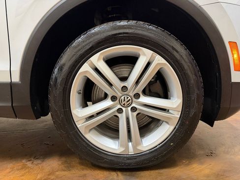 Used 2018 Volkswagen Tiguan SE FWD image 11