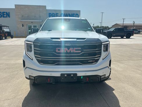 Used 2024 GMC Sierra 1500 AT4 w/ AT4 Premium Package AWD/4WD image 8