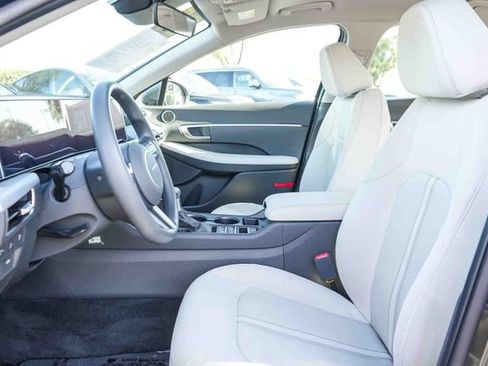 Certified 2025 Hyundai Sonata SE FWD image 19