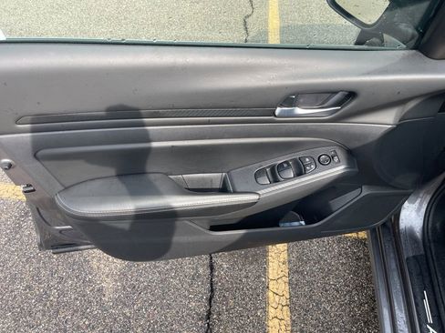 Used 2024 Nissan Altima 2.5 SV w/ SV Premium Package image 21