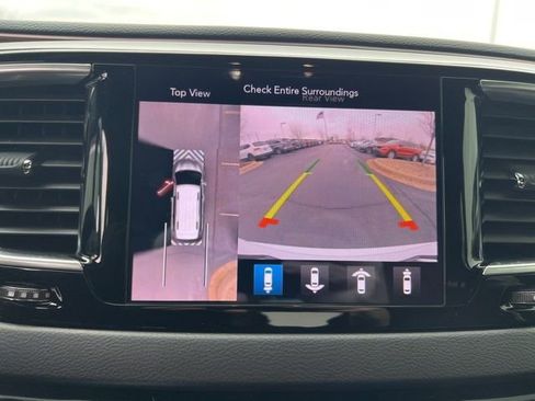 Used 2019 Chrysler Pacifica Touring-L image 20