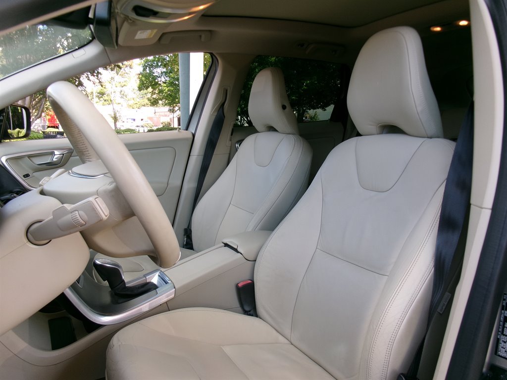 Used 2013 Volvo XC60 3.2 FWD image 15